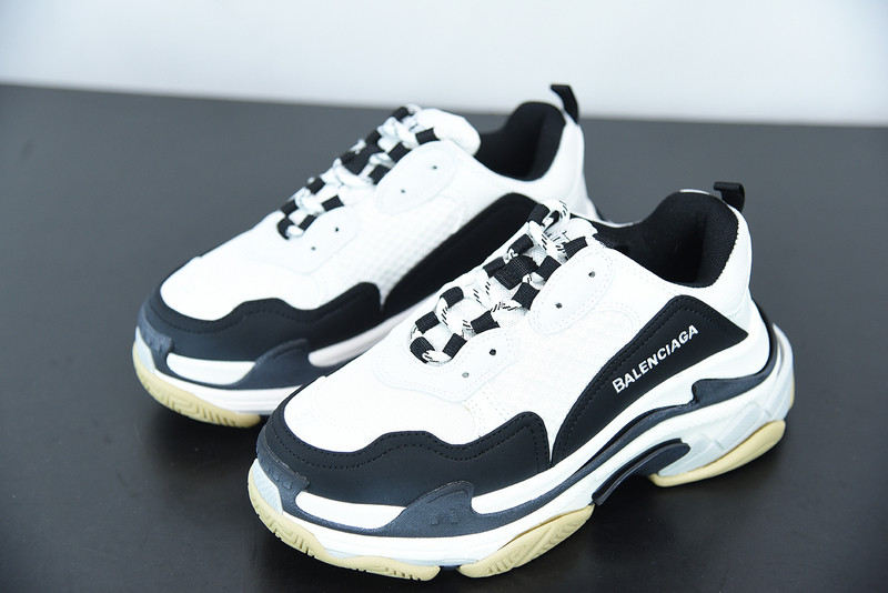 BC TRIPLE S TRAINER  536737 W09OM 9073