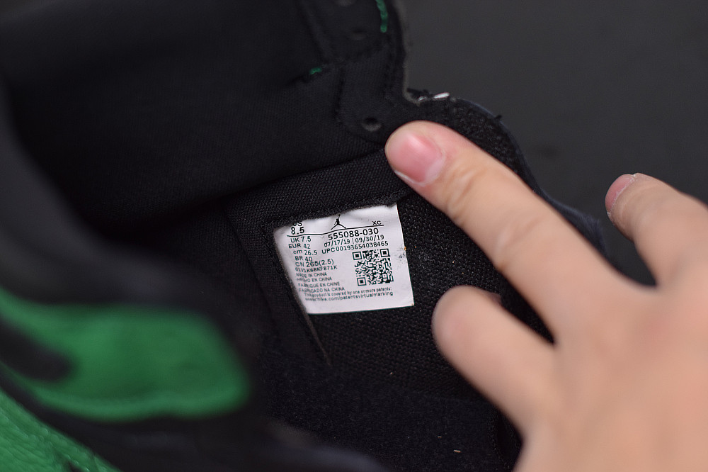 AIR JORDAN 1 PINE GREEN  555088-030