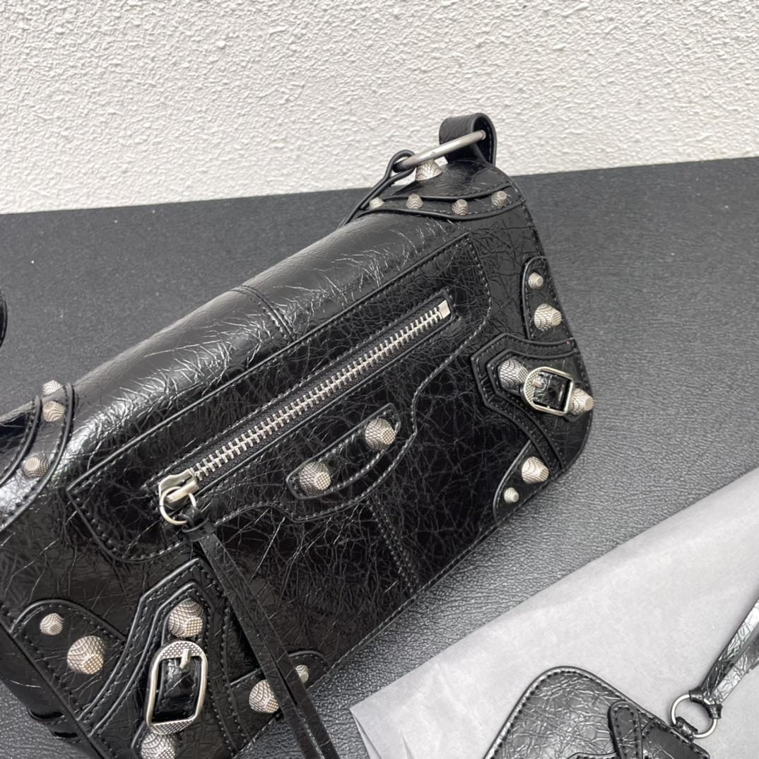 Ba*len*cia*ga purse