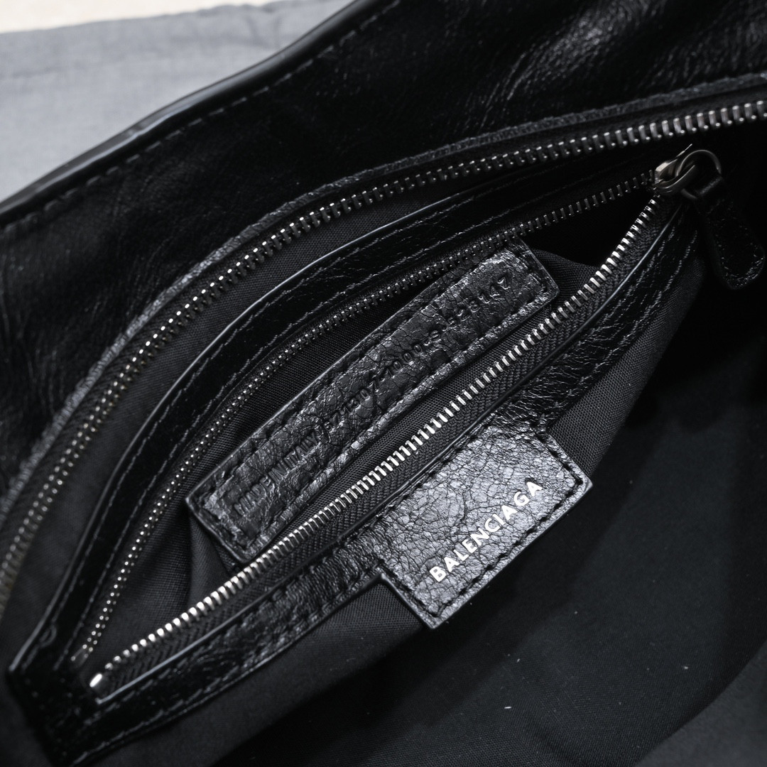 Ba*len*cia*ga purse