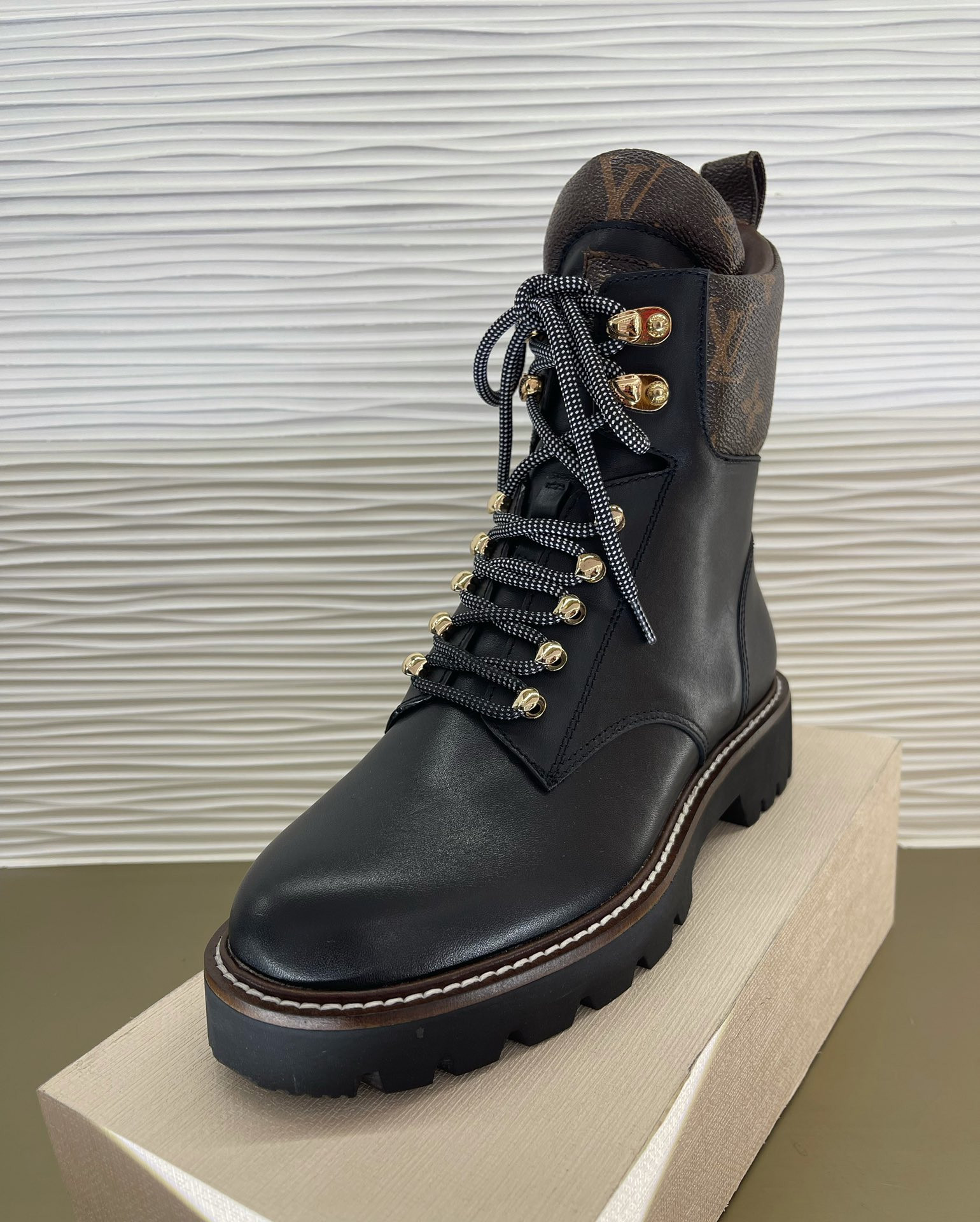 LVT BOOTS