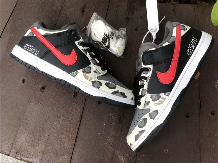 NIKE SB DUNK LOW GREY BLACK UNIVERSITY RED CU1727-006