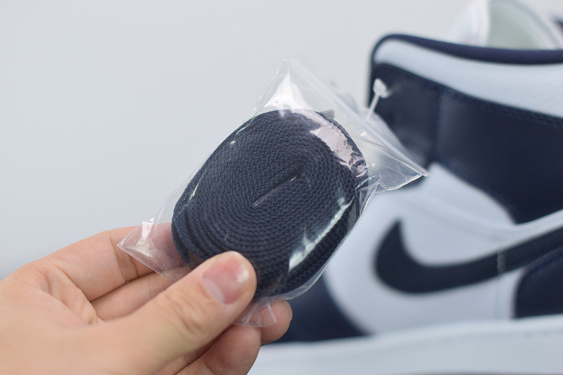 AIR JORDAN 1 MID WHITE METALLIC GOLD OBSIDIAN 554724-174