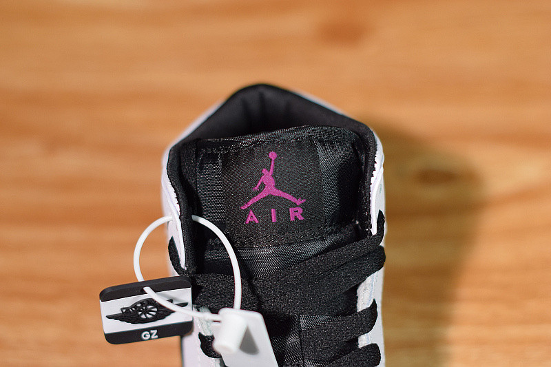 AIR JORDAN 1 MID WHITE BLACK FUCHSIA BLAST (GS) 555112-138