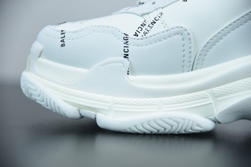 BC TRIPLE S TRAINER WHITE 524039 W06E2 2021