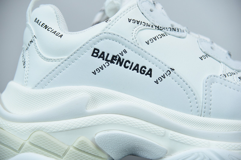 BC TRIPLE S TRAINER WHITE 524039 W06E2 2021