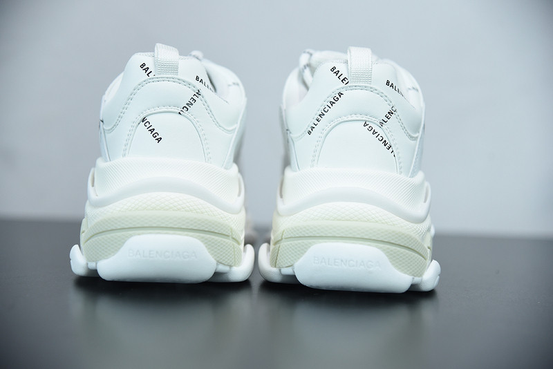 BC TRIPLE S TRAINER WHITE 524039 W06E2 2021