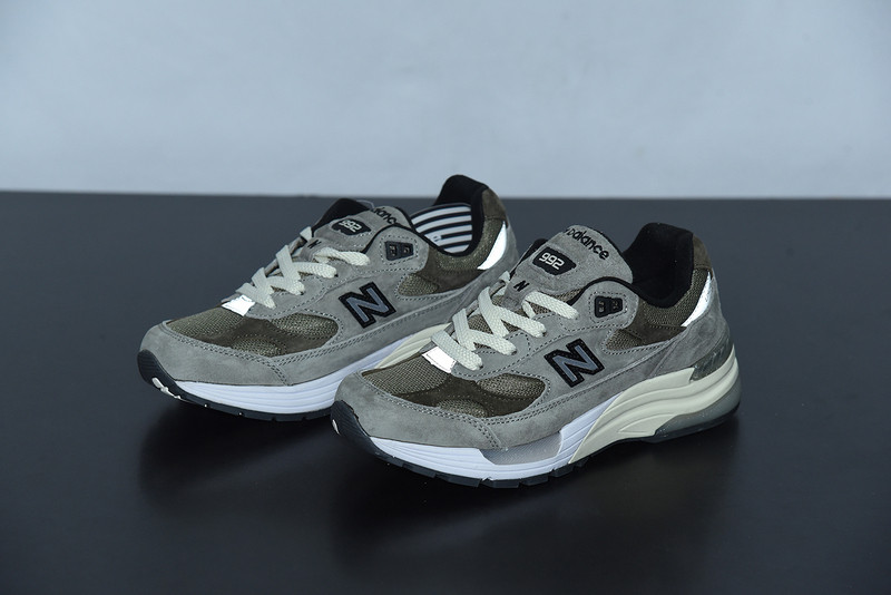 NEW BALANCE M992J2