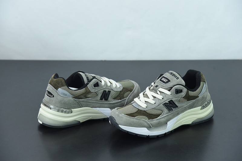 NEW BALANCE M992J2