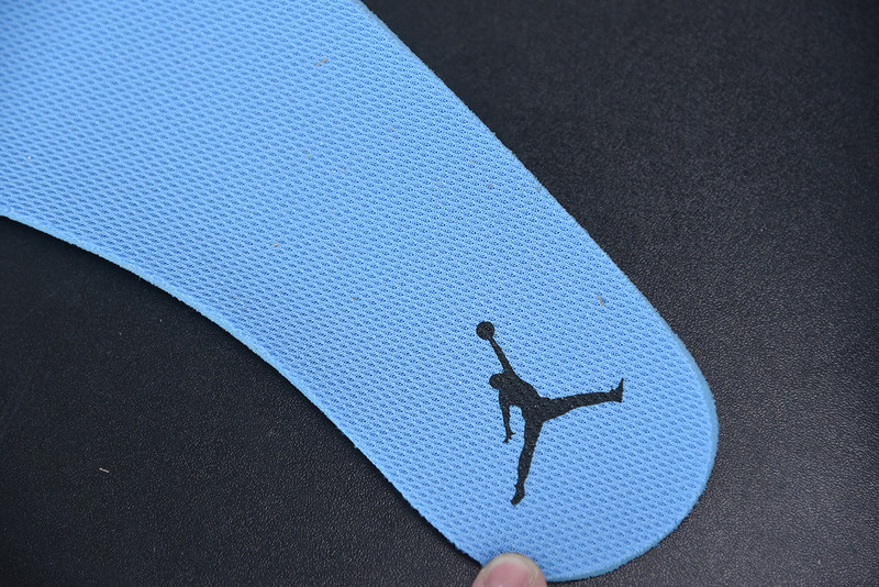 AIR JORDAN 1 RETRO MID UNC 554724-106