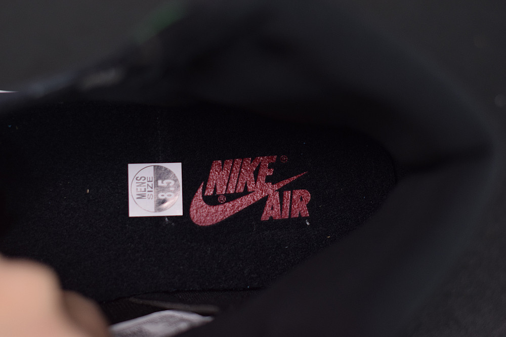 AIR JORDAN 1 PINE GREEN  555088-030