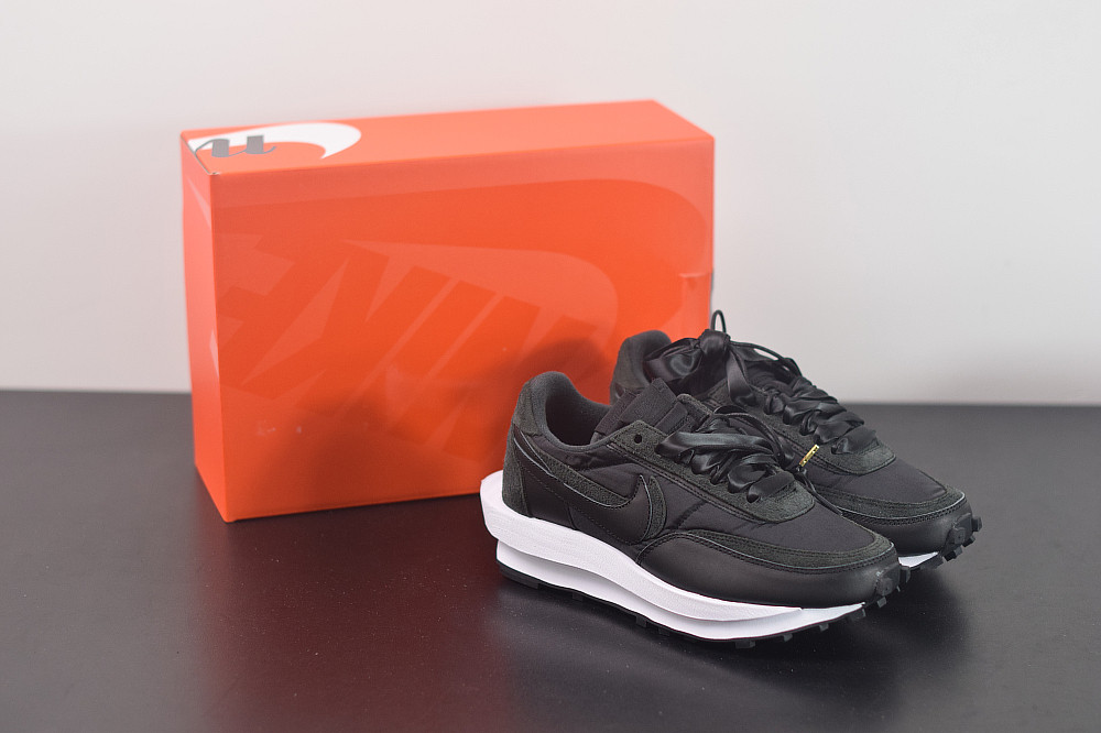 NIKE SACAI NIKE LDWAFFLE BLACK NYLON BV0073-002
