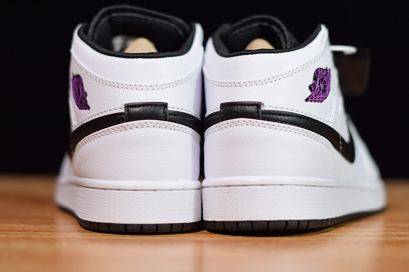 AIR JORDAN 1 MID WHITE BLACK FUCHSIA BLAST (GS) 555112-138