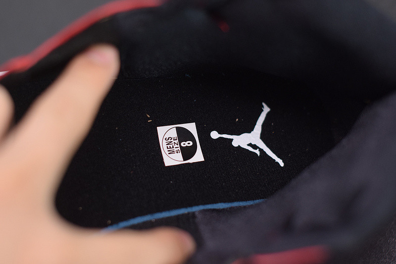 AIR JORDAN 1 MID “CHICAGO BLACK TOE” 554724-069