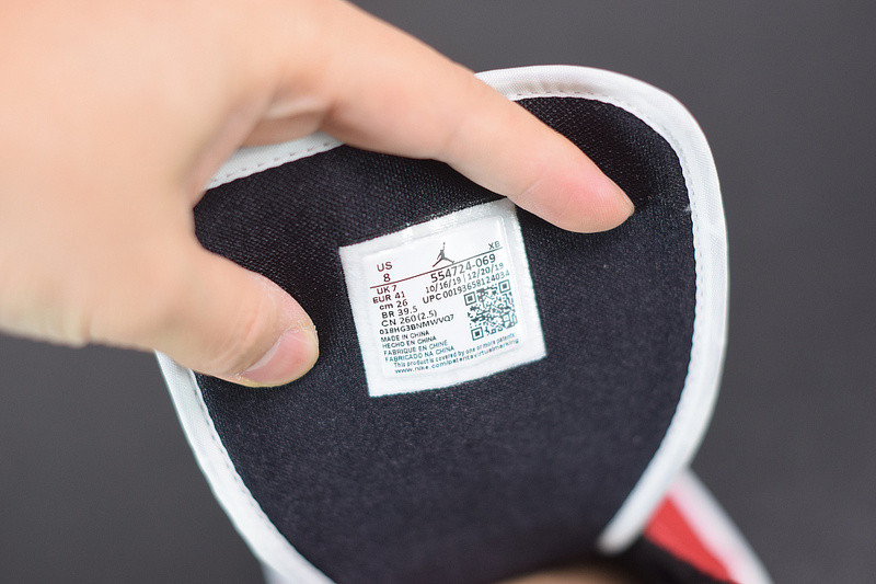 AIR JORDAN 1 MID “CHICAGO BLACK TOE” 554724-069