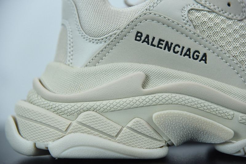 BC TRIPLE S TRAINER 536737 W2FW1 9700