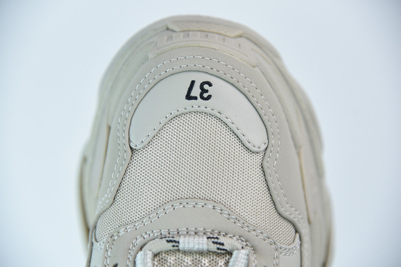 BC TRIPLE S TRAINER 536737 W2FW1 9700