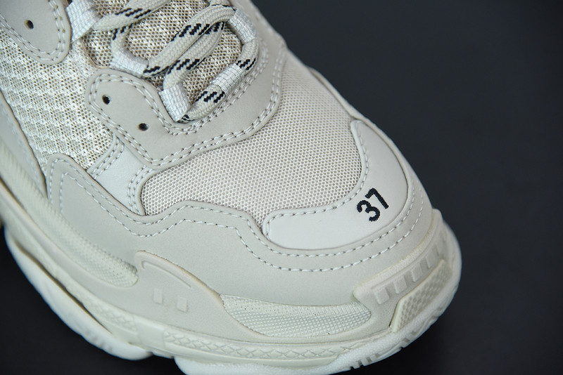 BC TRIPLE S TRAINER 536737 W2FW1 9700