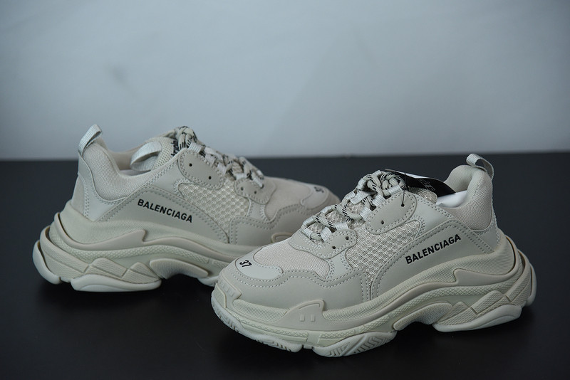 BC TRIPLE S TRAINER 536737 W2FW1 9700