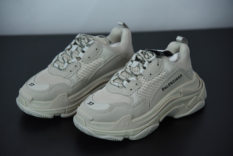 BC TRIPLE S TRAINER 536737 W2FW1 9700