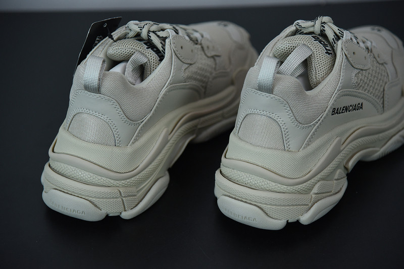 BC TRIPLE S TRAINER 536737 W2FW1 9700