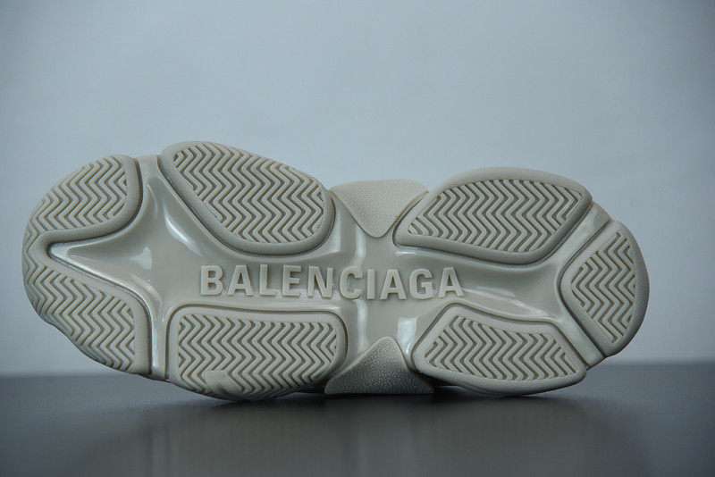 BC TRIPLE S TRAINER 536737 W2FW1 9700