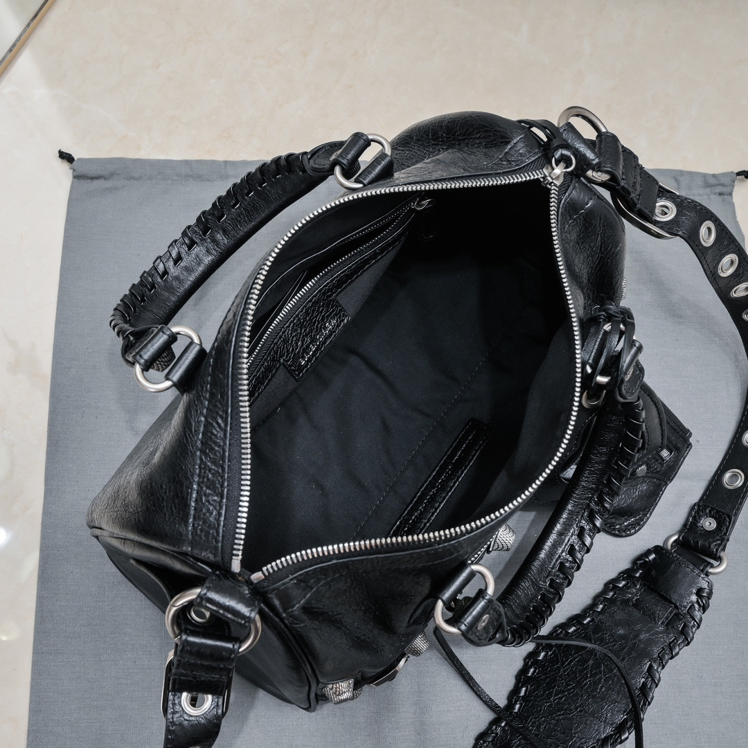 Ba*len*cia*ga purse