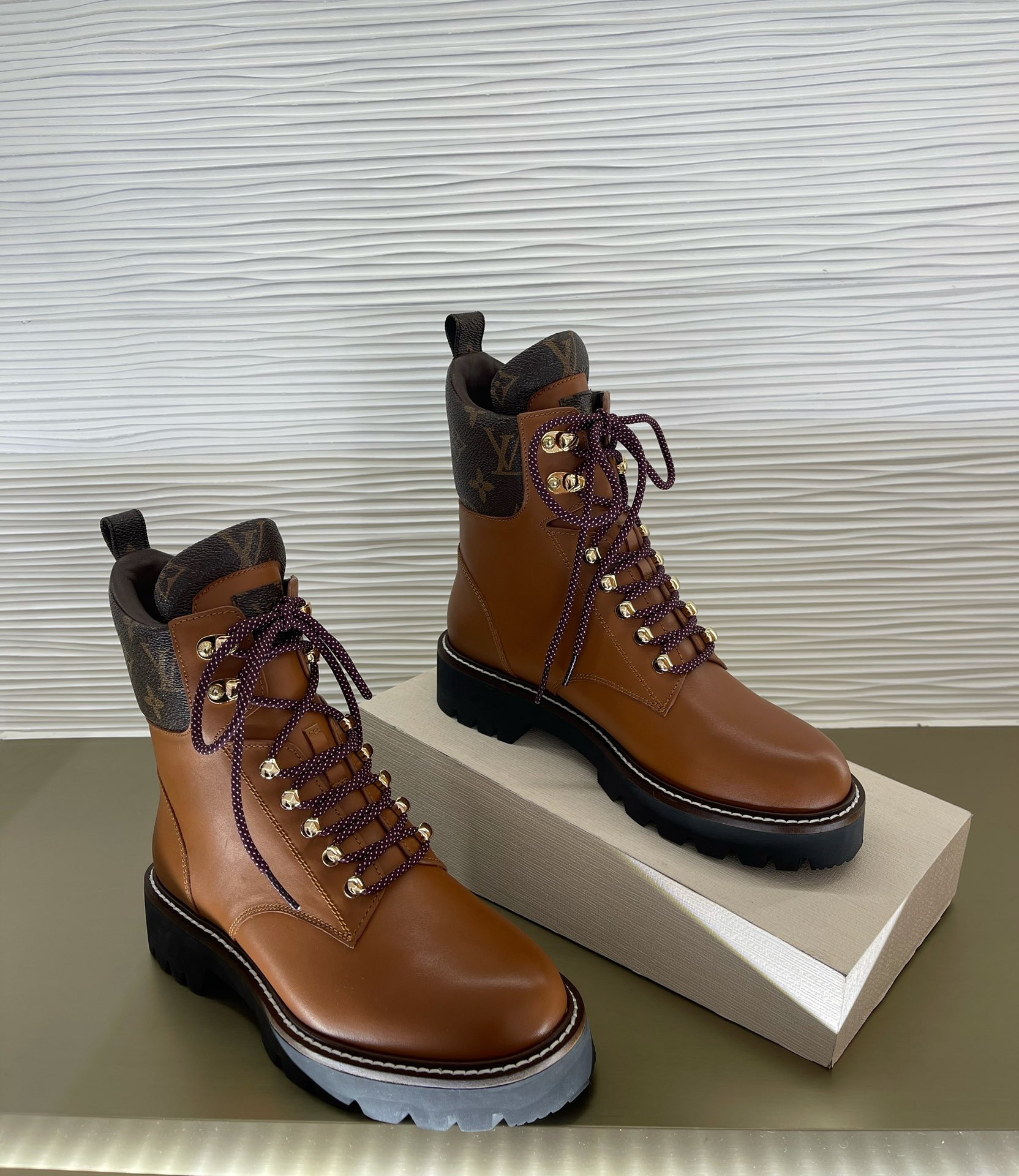 LVT BOOTS