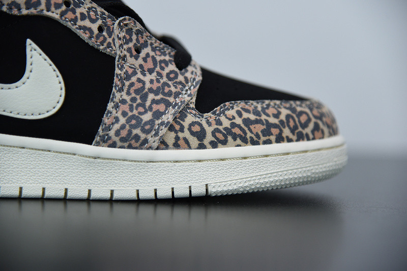 AIR JORDAN 1 MID SE GS