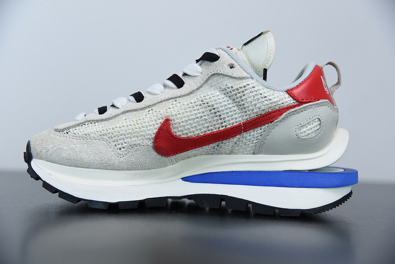 NIKE SACAI X VAPORWAFFLE
