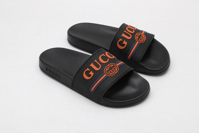 G*u*i sandals