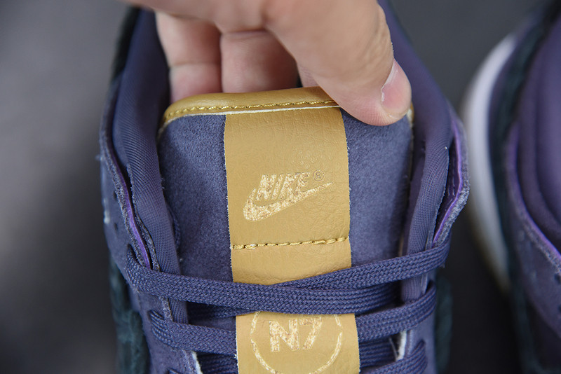 NIKE DUNK LOW