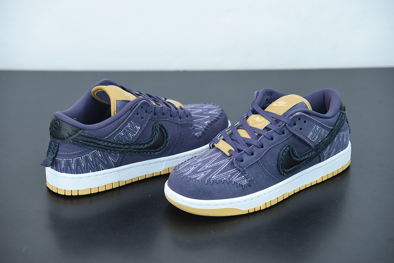 NIKE DUNK LOW