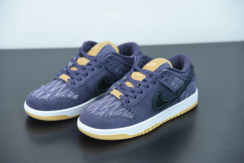 NIKE DUNK LOW