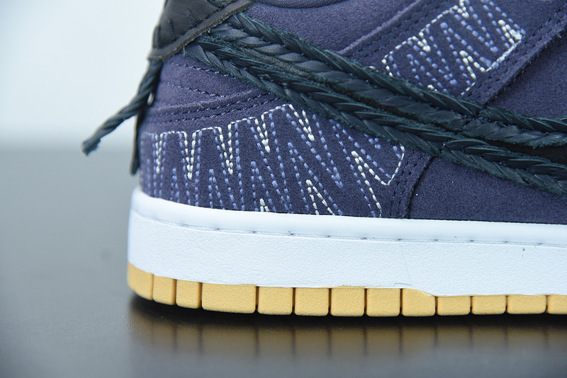 NIKE DUNK LOW