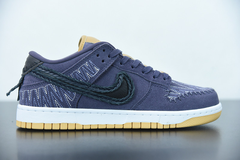 NIKE DUNK LOW