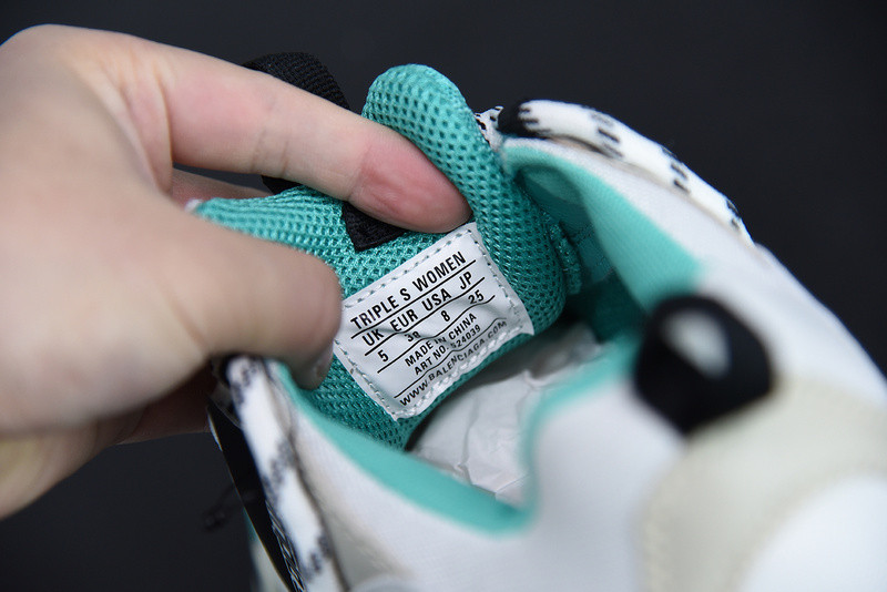 BC TRIPLE S TRAINER  WHITE 524039 W09OH 3005