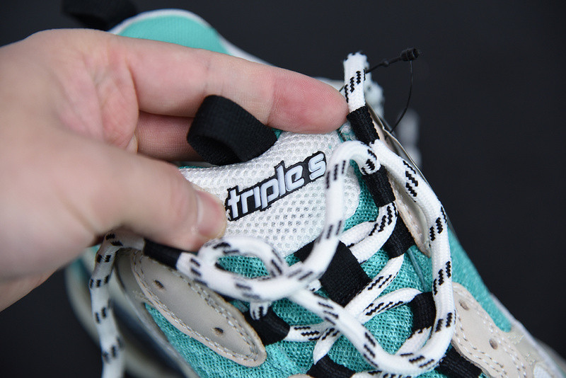 BC TRIPLE S TRAINER  WHITE 524039 W09OH 3005