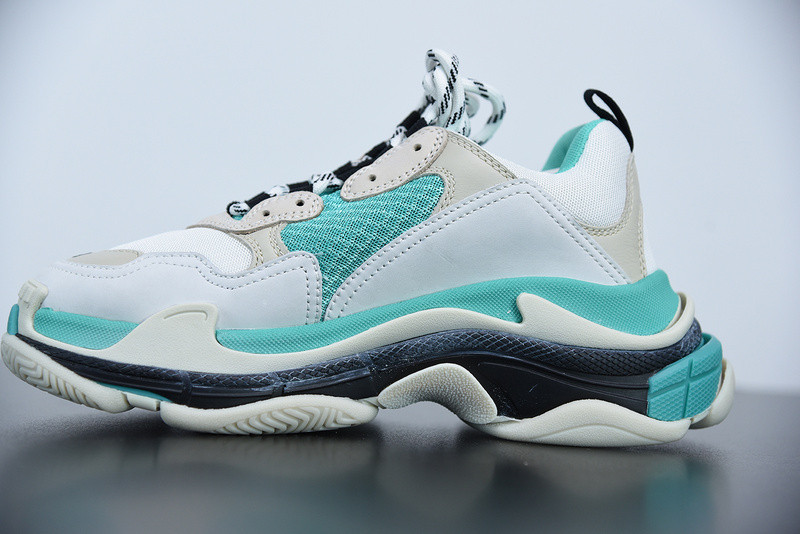 BC TRIPLE S TRAINER  WHITE 524039 W09OH 3005