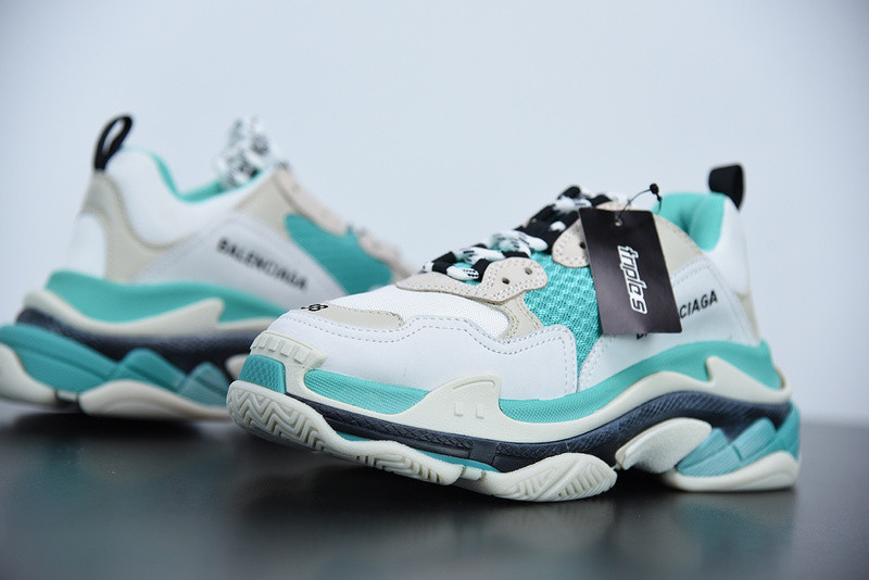 BC TRIPLE S TRAINER  WHITE 524039 W09OH 3005