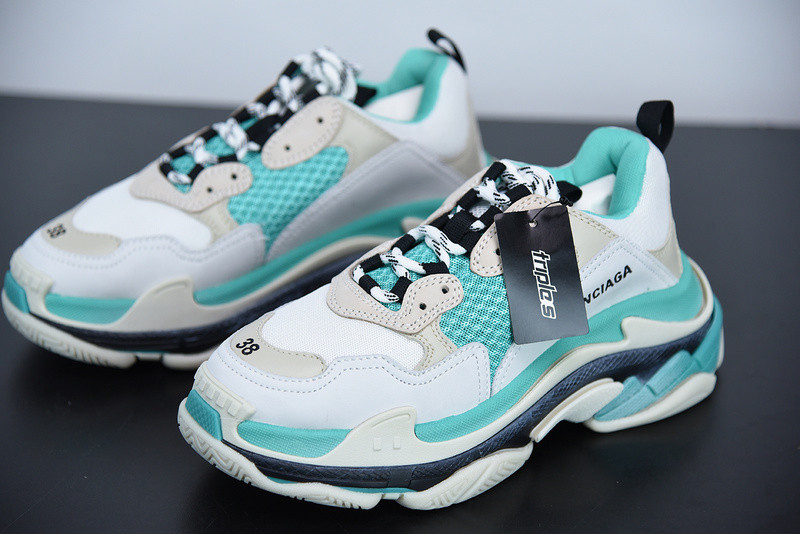 BC TRIPLE S TRAINER  WHITE 524039 W09OH 3005