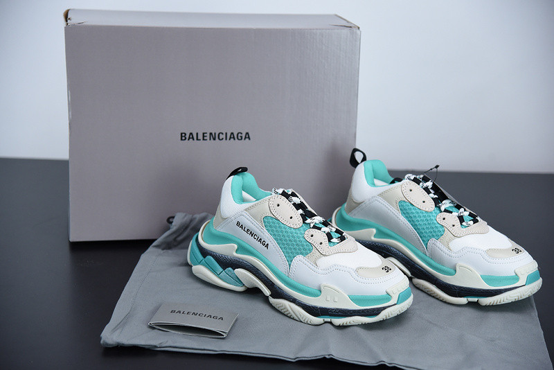 BC TRIPLE S TRAINER  WHITE 524039 W09OH 3005
