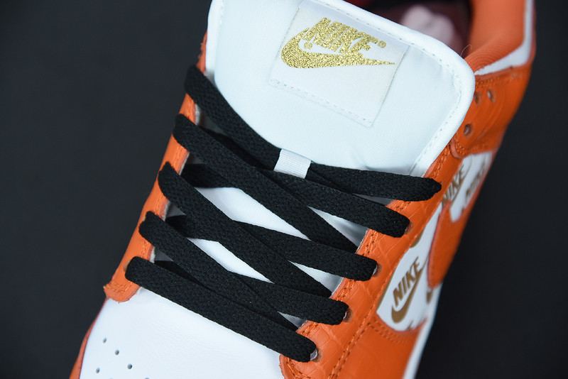 NIKE SB DUNK LOW Supreme X NIKE ORANGE DH3228-181