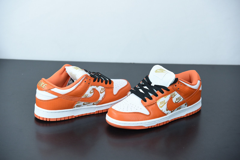 NIKE SB DUNK LOW Supreme X NIKE ORANGE DH3228-181