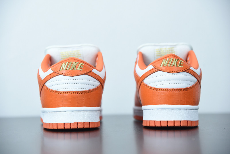 NIKE SB DUNK LOW Supreme X NIKE ORANGE DH3228-181
