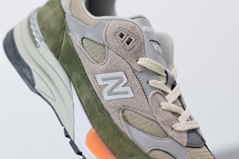 NEW BALANCE M992WT
