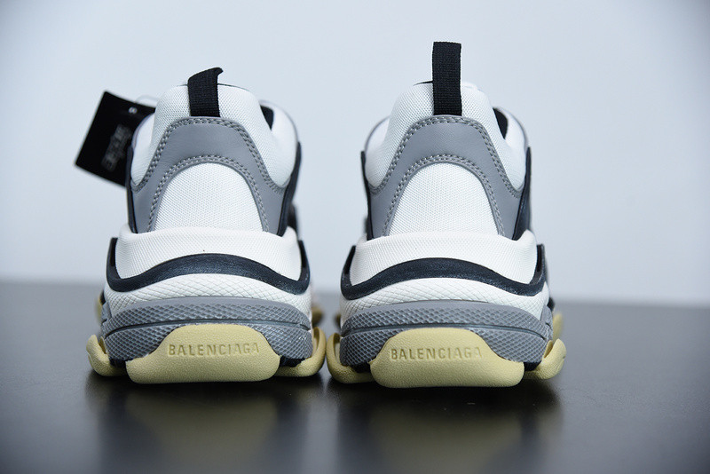 BC TRIPLE S TRAINER  536737 W09OH 1007