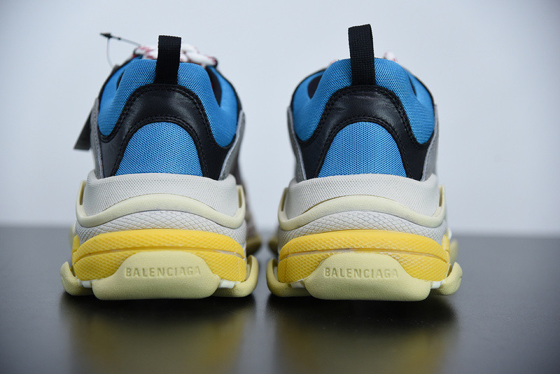 BC TRIPLE S TRAINER  536737 W09OH 1007