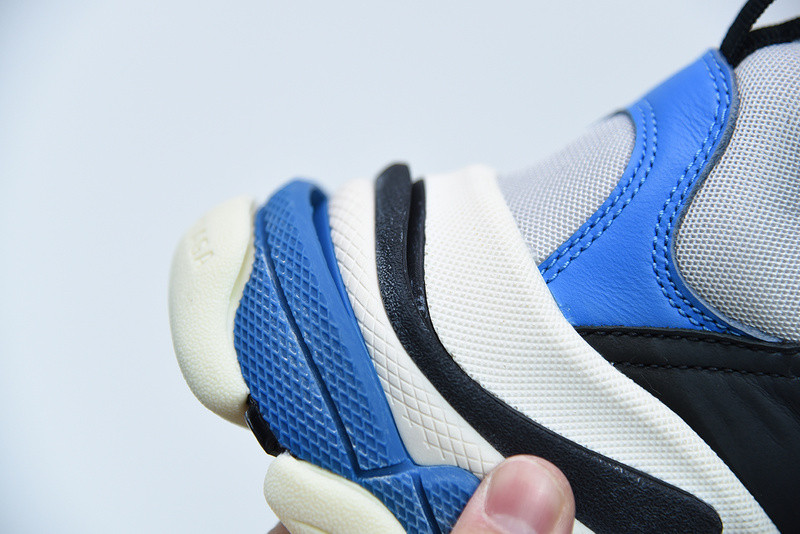 BC TRIPLE S TRAINER  536737 W09OH 1007