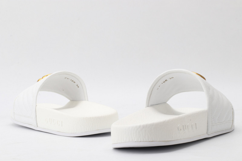 G*u*i sandals